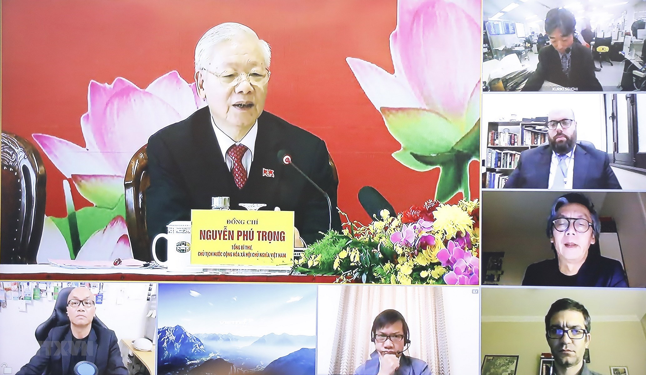 Tổng Bí thư, Chủ tịch nước Nguyễn Phú Trọng trả lời các câu hỏi của phóng viên cơ quan thông tấn, báo chí trong nước và quốc tế, được tiến hành trực tiếp và trực tuyến. (Ảnh: TTXVN)
