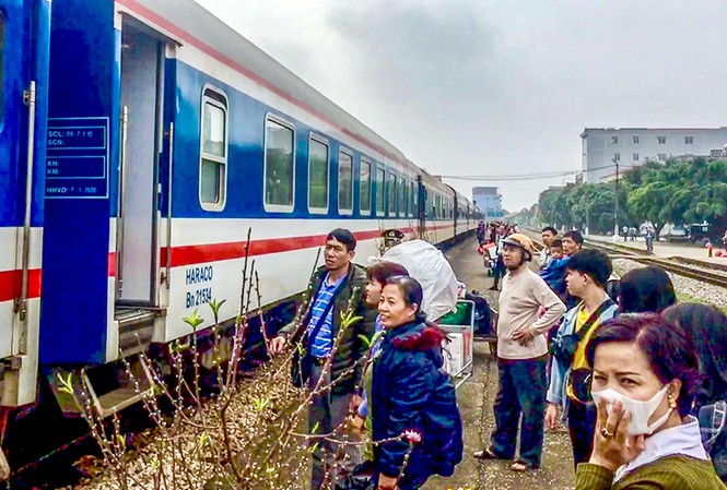 Khách ồ ạt trả lại vé tàu dịp Tết Nguyên đán do lo ngại dịch COVID-19, đường sắt cạn tiền mặt. Ảnh minh hoạ.