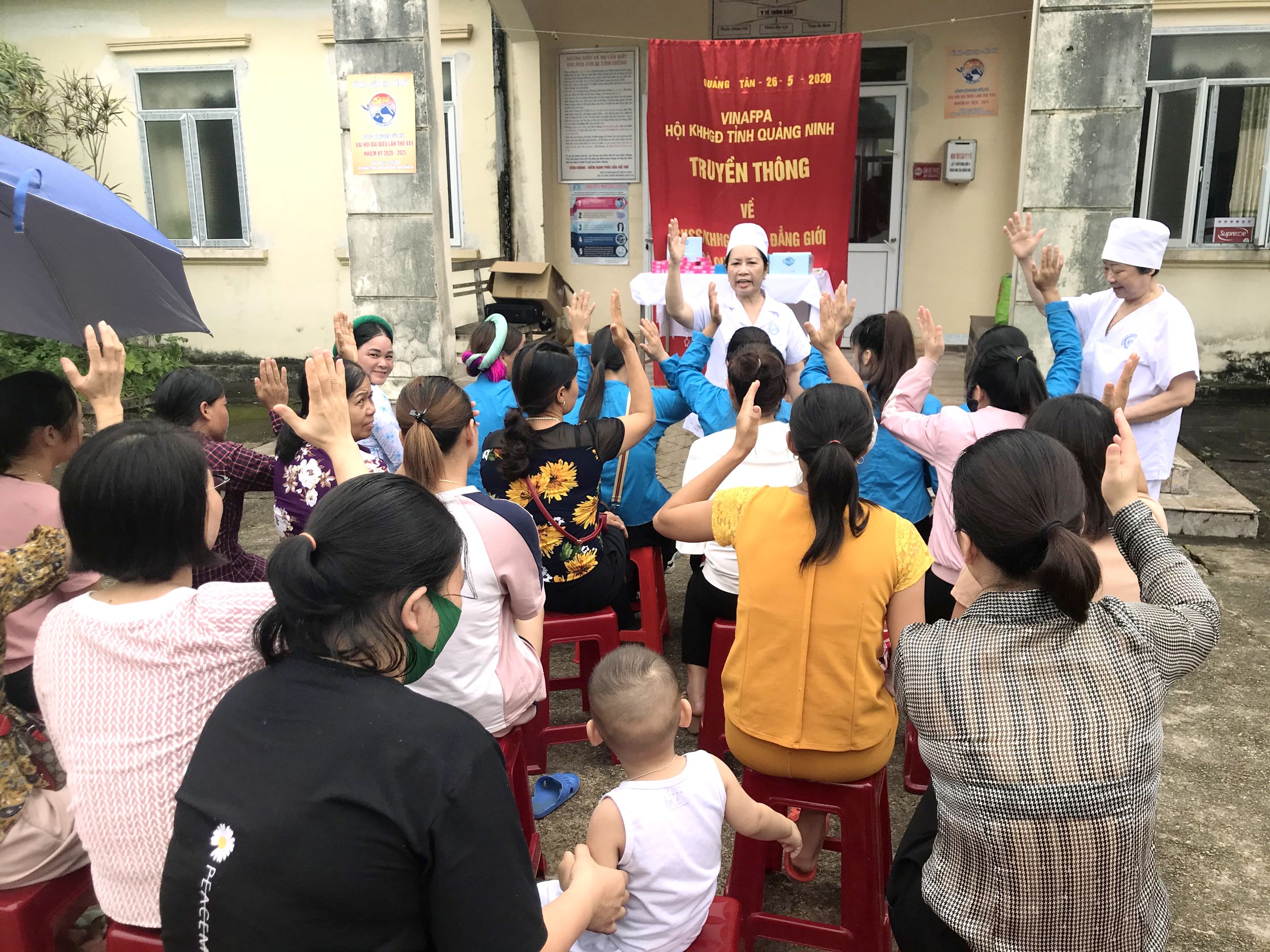 Hội KHHGĐ tỉnh tổ chức chăm sóc sức khỏe sinh sản lưu động cho người dân xã Quảng Tân (huyện Đầm Hà).