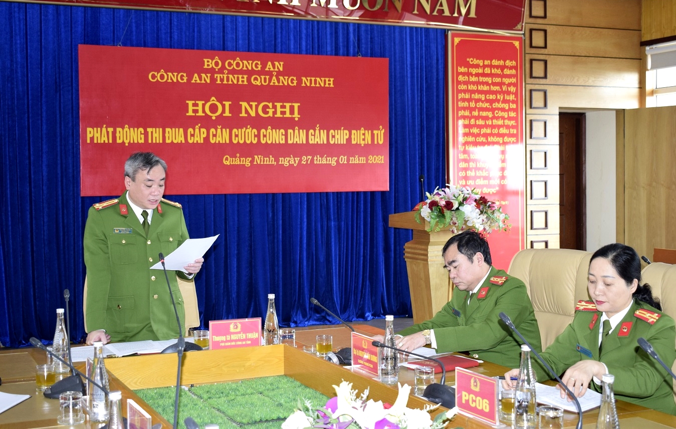 Thượng tá Nguyễn Thuận, Phó Giám đốc Công an tỉnh phát biểu chỉ đạo tại buổi phát động thi đua.