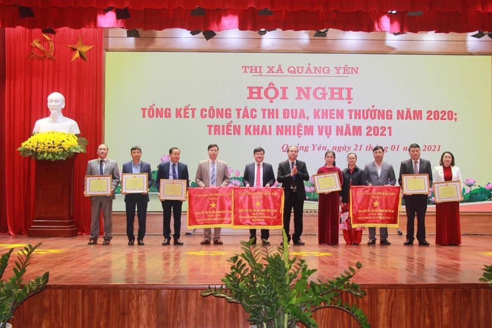 Các tập thể có thành tích xuất sắc trong phong trào thi đua năm 2020 của thị xã Quảng Yên được UBND tỉnh tặng bằng khen.