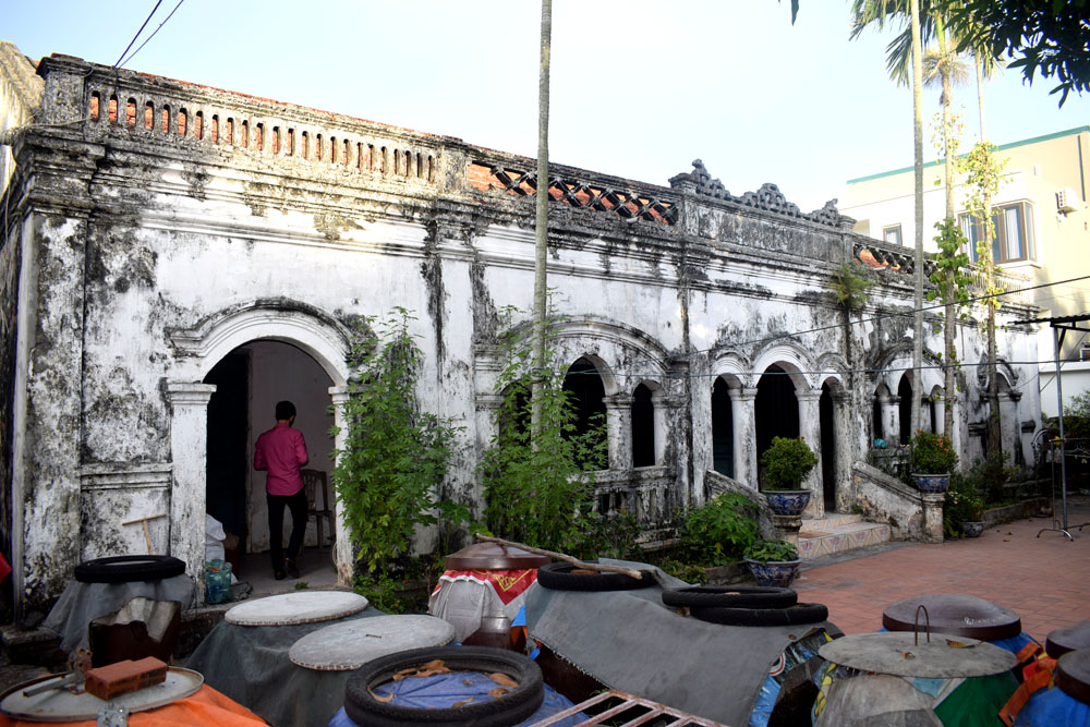 Ngôi nhà cổ hơn trăm tuổi ở thôn Thái Hòa, xã Quan Lạn.