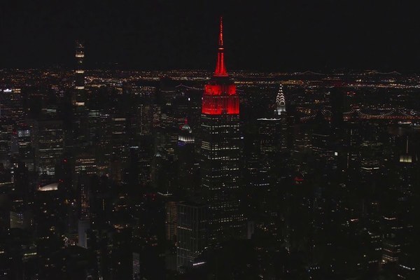  Đỉnh Tòa nhà Empire State tại New York, Mỹ chuyển màu đỏ để mừng Tết Tân Sửu hôm 10/2. Ảnh: Empire State Building 