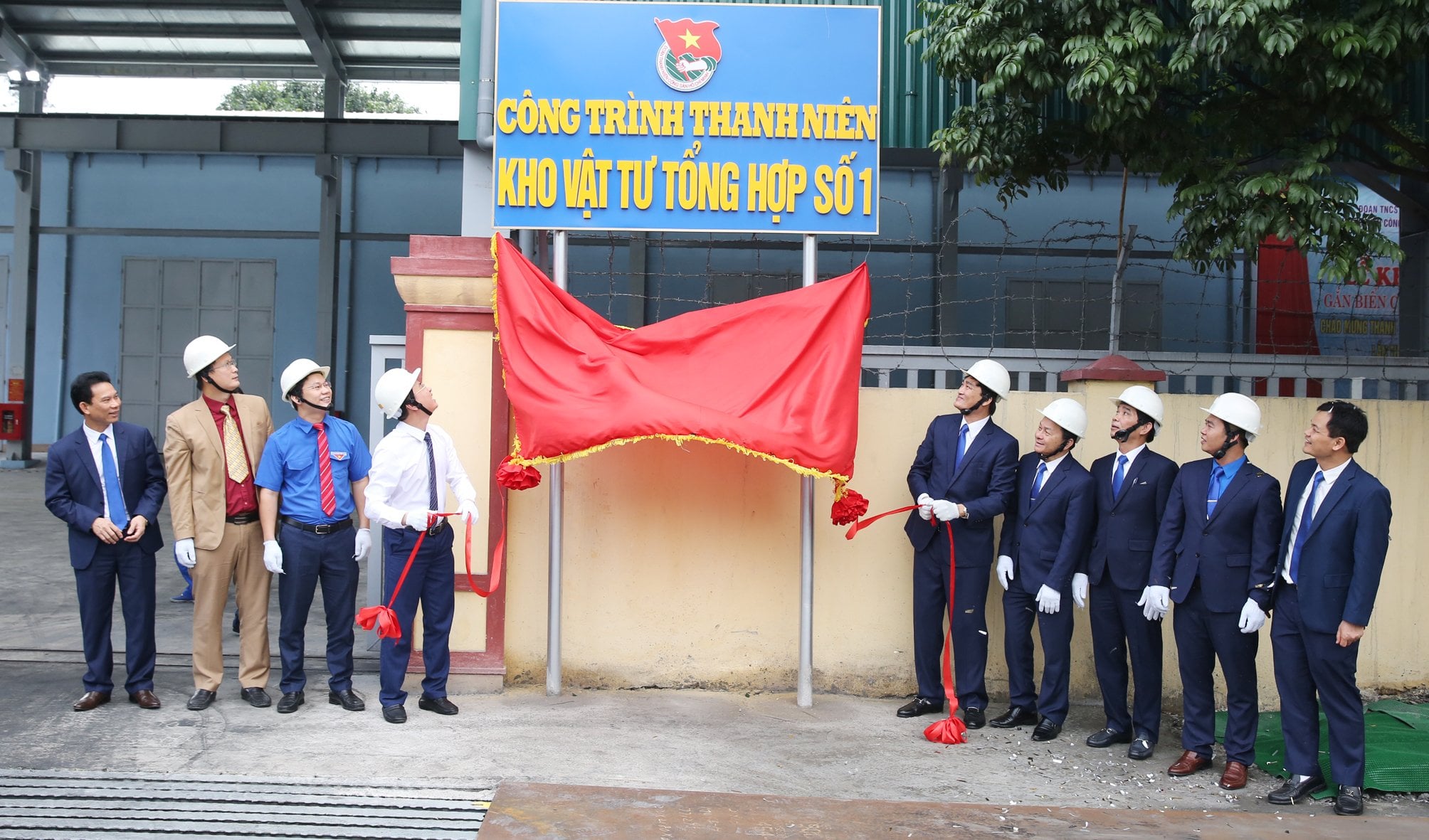Đoàn than Quảng Ninh gắn biển công trình thanh niên cấp tỉnh cho công trình Kho vật tư tổng hợp số 1, chào mừng thành công Đại hội đại biểu Đảng bộ tỉnh lần thứ XV, nhiệm kỳ 2020 – 2025. 