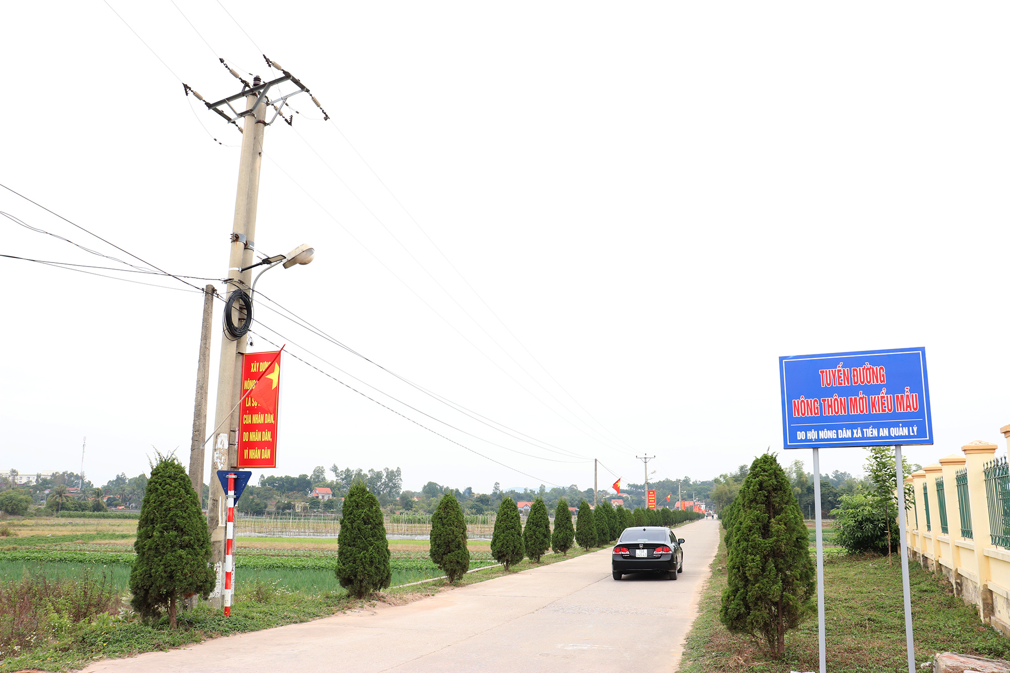 Tuyến đường nông thôn mới kiểu mẫu của xã Tiền An (TX Quảng Yên).