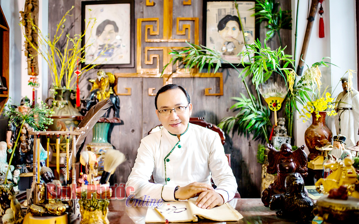 “Ở nước ta, câu đối được bắt nguồn từ cách nói đối ngẫu nhiên của ngôn ngữ dân tộc. Hơn nữa, từ những câu thành ngữ, tục ngữ, ca dao trong văn học dân gian đến những câu nói quen thuộc hằng ngày cũng có thể hình thành những vế đối tự nhiên” - anh Hiếu Tín chia sẻ.