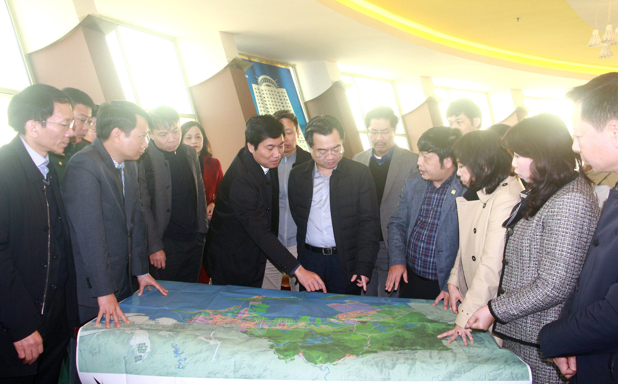 Lãnh đạo Bộ Xây dựng và tỉnh Quảng Ninh khảo sát quá trình lập điều chỉnh Quy hoạch chung xây dựng KKT cửa khẩu Móng Cái đến năm 2040.