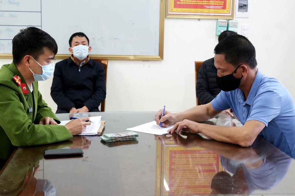 Công an huyện Vân Đồn xử phạt vi phạm hành chính mỗi đối tượng số tiền 25 triệu đồng/người.