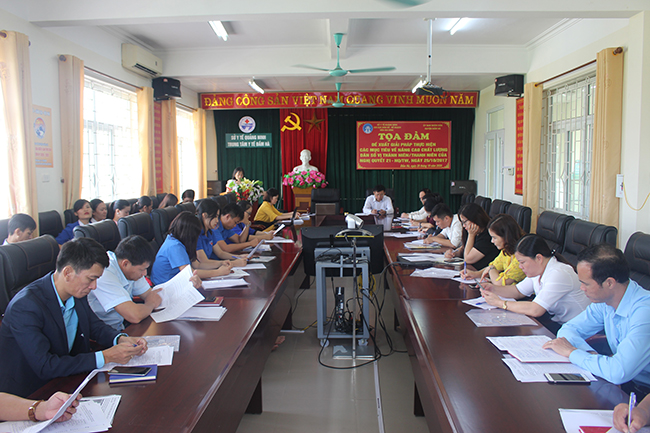Chi cục DS-KHHGĐ tỉnh phối hợp với Ban chỉ đạo công tác DS-KHHGĐ huyện Đầm Hà tổ chức Tọa đàm 