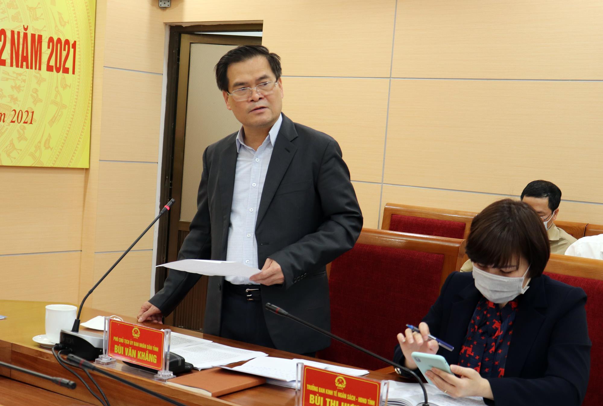 Đồng chí Bùi Văn Khắng, Phó Chủ tịch UBND tỉnh phát biểu tại cuộc họp.