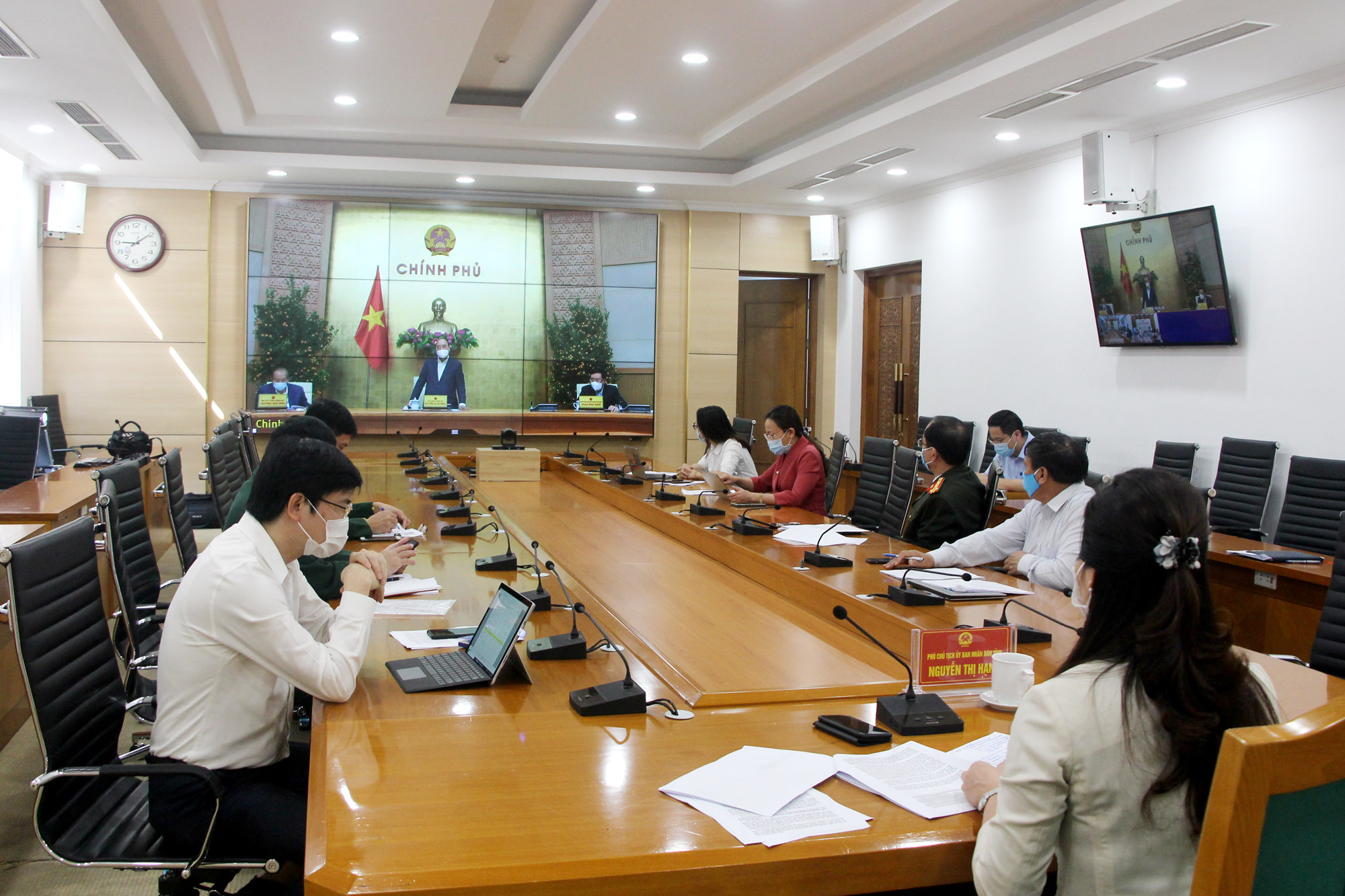 Quảng Ninh tham dự cuộc họp trực tuyến với Chính phủ qua truyền hình trực tuyến.