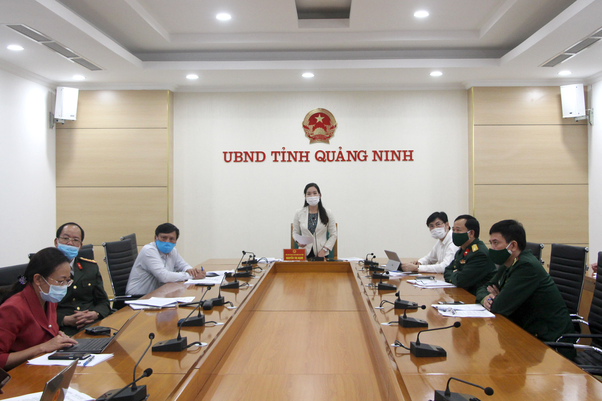 Đồng chí Nguyễn Thị Hạnh, Phó Chủ tịch UBND tỉnh báo cáo với Thủ tướng Chính phủ.