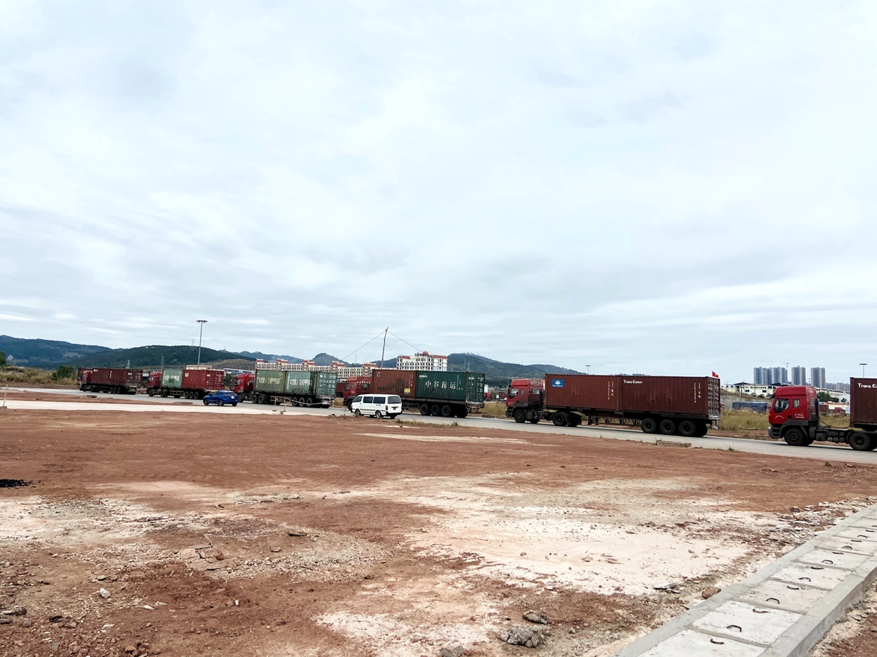 Doanh nghiệp đã chuẩn bị mặt bằng sạch tại khu vực Km3+4 (sông Ka Long, TP Móng Cái), sẵn sàng triển khai dự án Trung tâm giao dịch nông, lâm, thủy sản Châu Á Thái Bình Dương khi được Chính phủ phê duyệt.