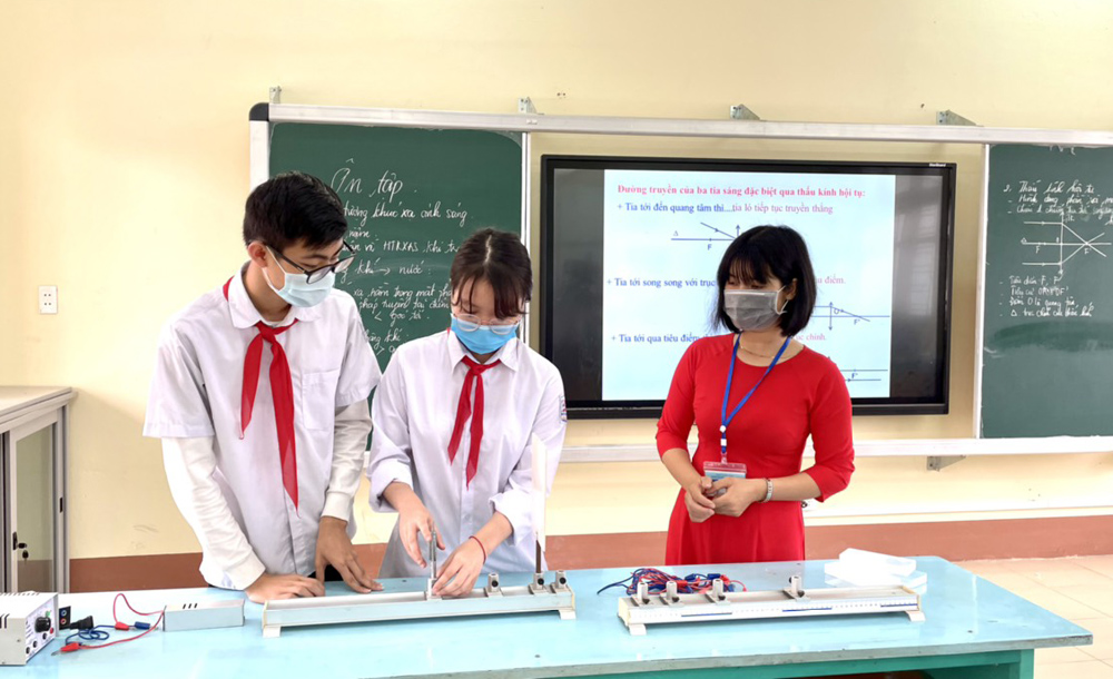 Tiết thực hành của học sinh lớp 9, Trường TH-THCS Hùng Thắng (TP Hạ Long).