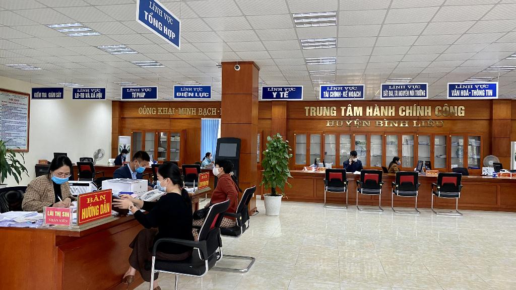 Kỷ luật hành chính, kỷ cương công vụ được thực hiện nghiêm túc tại Trung tâm Hành chính công huyện Bình Liêu.