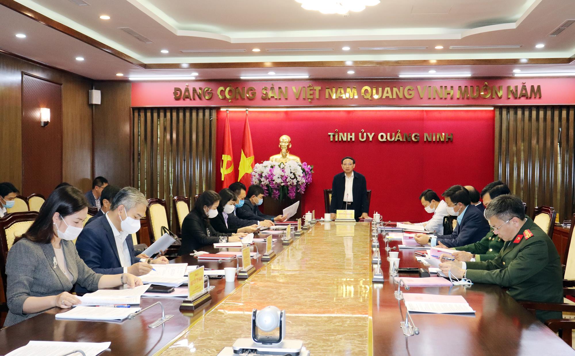 Đồng chí Nguyễn Xuân Ký, Ủy viên BCH Trung ương Đảng, Bí thư Tỉnh ủy, Chủ tịch HĐND tỉnh, chủ trì buổi làm việc.