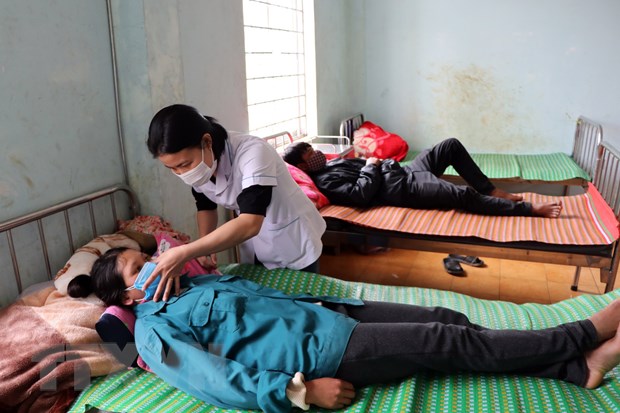 Các bệnh nhân vẫn đang được điều trị tại Trung tâm Y tế huyện Kon PLong. (Ảnh: Cao Nguyên/TTXVN)