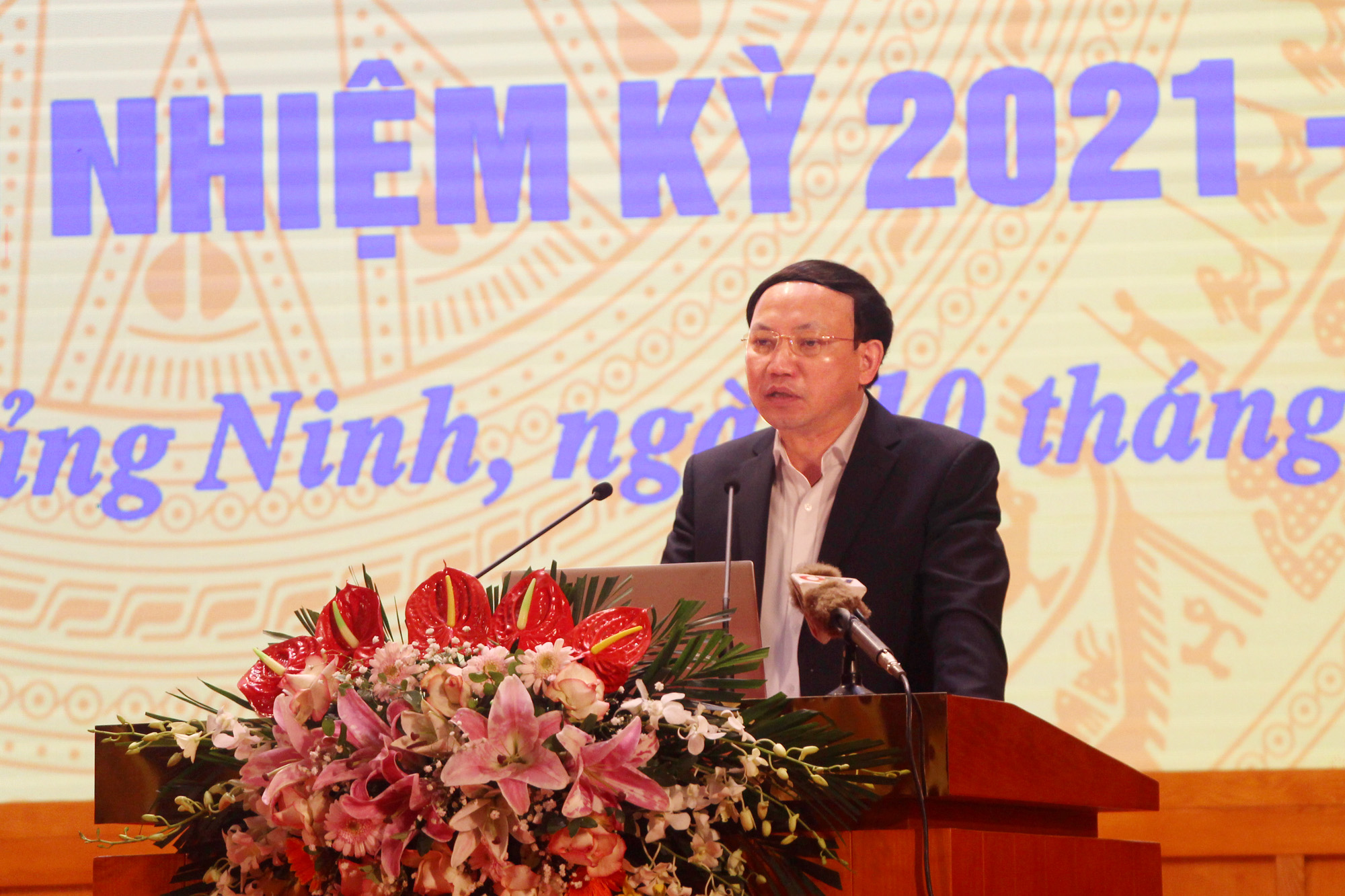 Đồng chí Nguyễn Xuân Ký, Ủy viên BCH Trung ương Đảng, Bí thư Tỉnh ủy, Chủ tịch HĐND tỉnh, phát biểu khai mạc hội nghị.