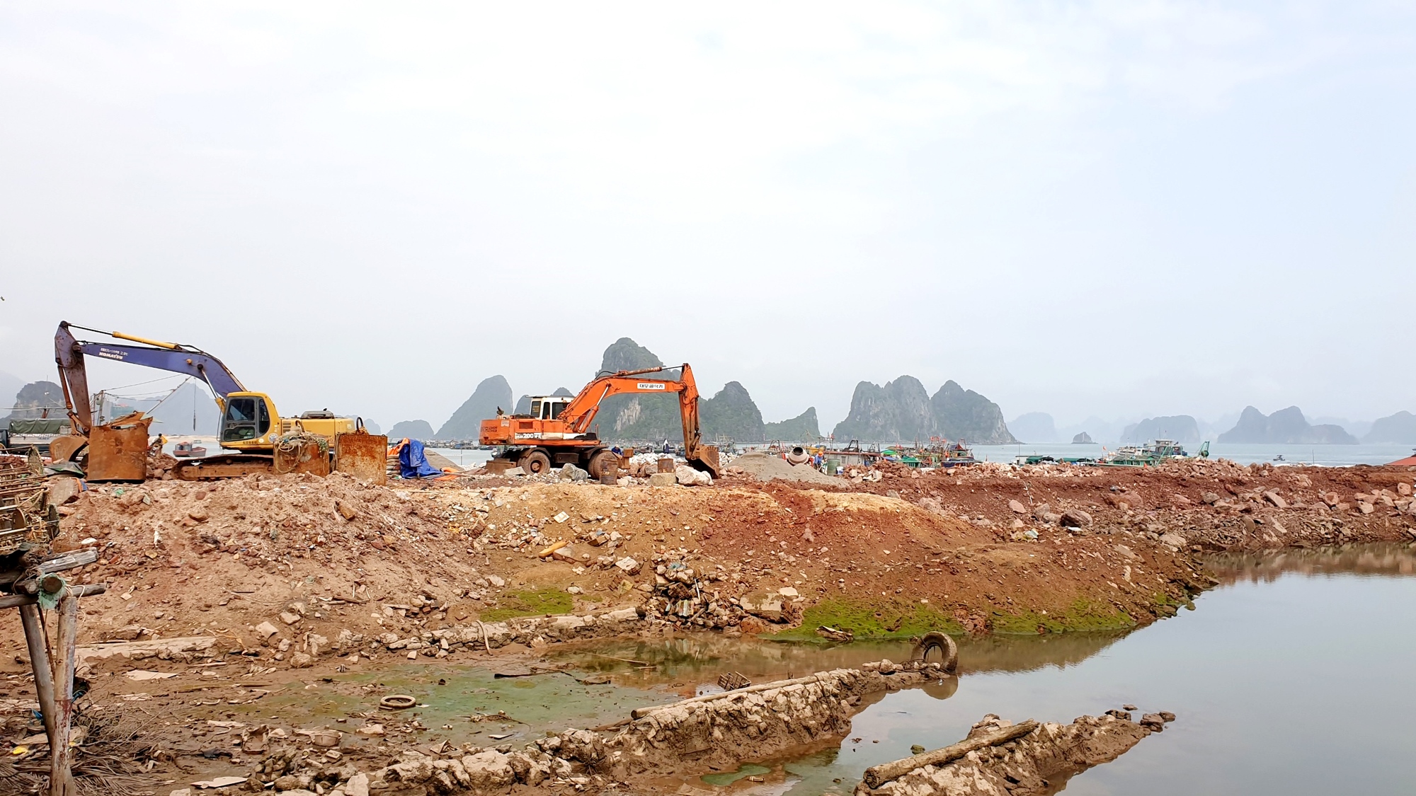 Dự án khu neo đậu tránh trú bão kết hợp cảng cá loại I tại huyện Vân Đồn đang gặp khó trong GPMB mặt nước.