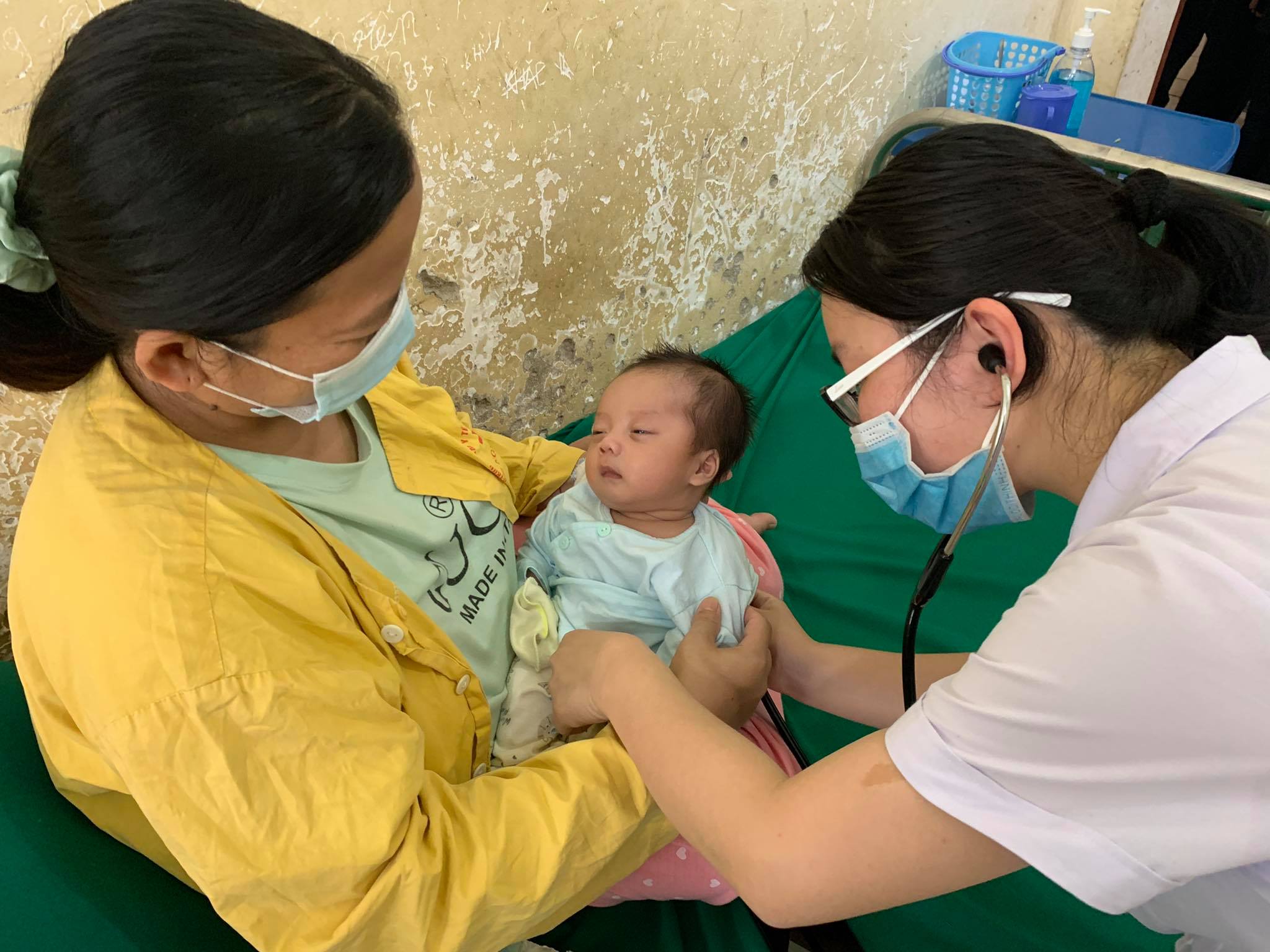 Bác sĩ trẻ của Dự án 585 công tác tại Trung tâm y tế huyện Tương Dương, tỉnh Nghệ An. Ảnh: VGP/Hiền Minh