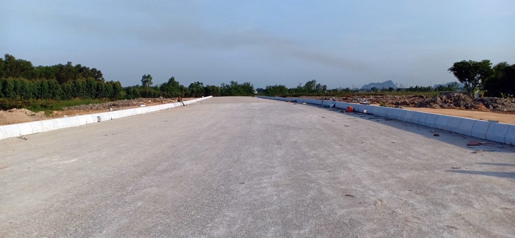 Dự án đường Trần Hưng Đạo kéo dài đấu nối với tuyến đường tránh phía Nam của TP Uông Bí hiện có 80% tuyến đường được thông tuyến sẽ tạo điều kiện phát triển cho kinh tế TP Uông Bí kết nối với các khu vực kinh tế trọng điểm miền bắc.