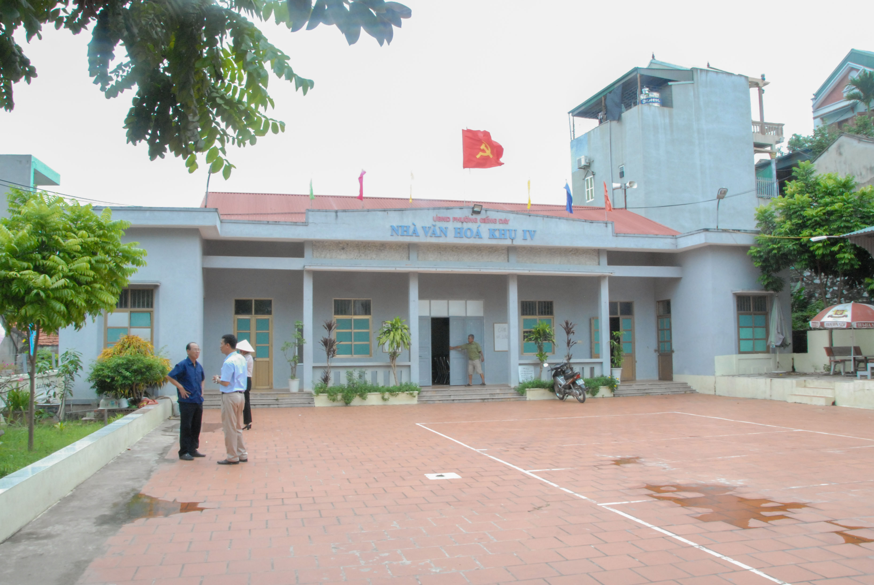 Nhà văn hóa khu phố 4 (phường Giếng Đáy, TP Hạ Long) có diện tích sân rộng, phục vụ tốt nhu cầu sinh hoạt, rèn luyện thể thao của nhân dân.