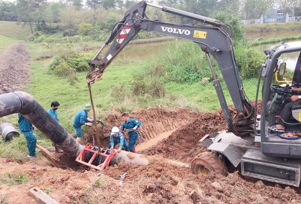 Lắp đặt trạm bơm nước thô tại hồ Đoan Tĩnh (TP Móng Cái)