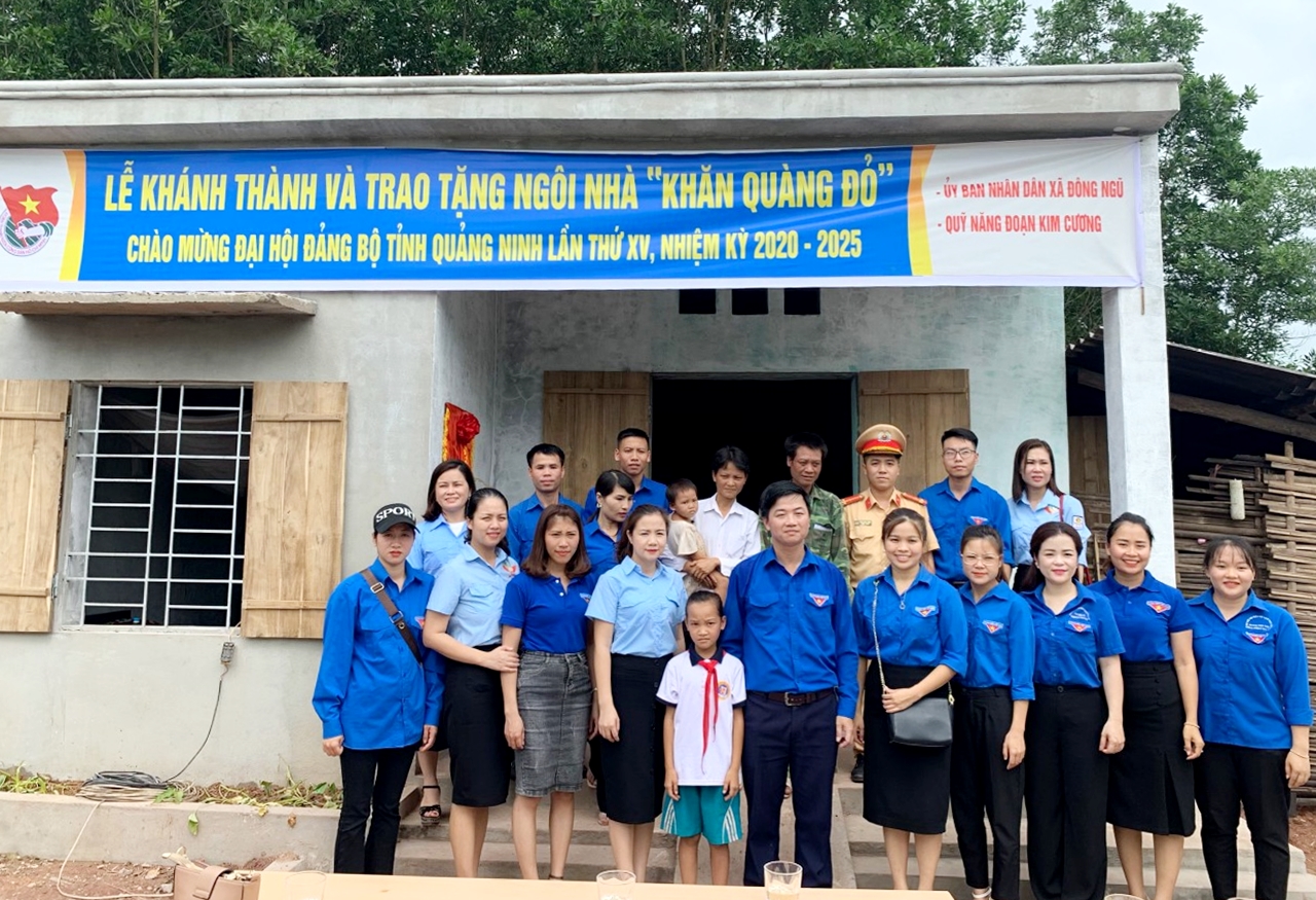 Lễ khánh thành và bàn giao nhà cho gia đình em Chíu Tài Múi (thôn Đồng Mộc, xã Đông Ngũ, huyện Tiên Yên).