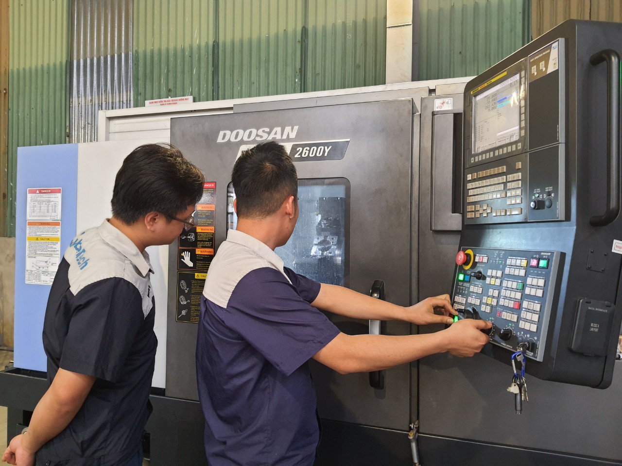 thời gian gần đây Công ty CP cơ khí Uông Bí bắt đầu lắp đặt các thiết bị cơ khí chính xác để sản xuất sản phẩm cơ khí mỏ.
