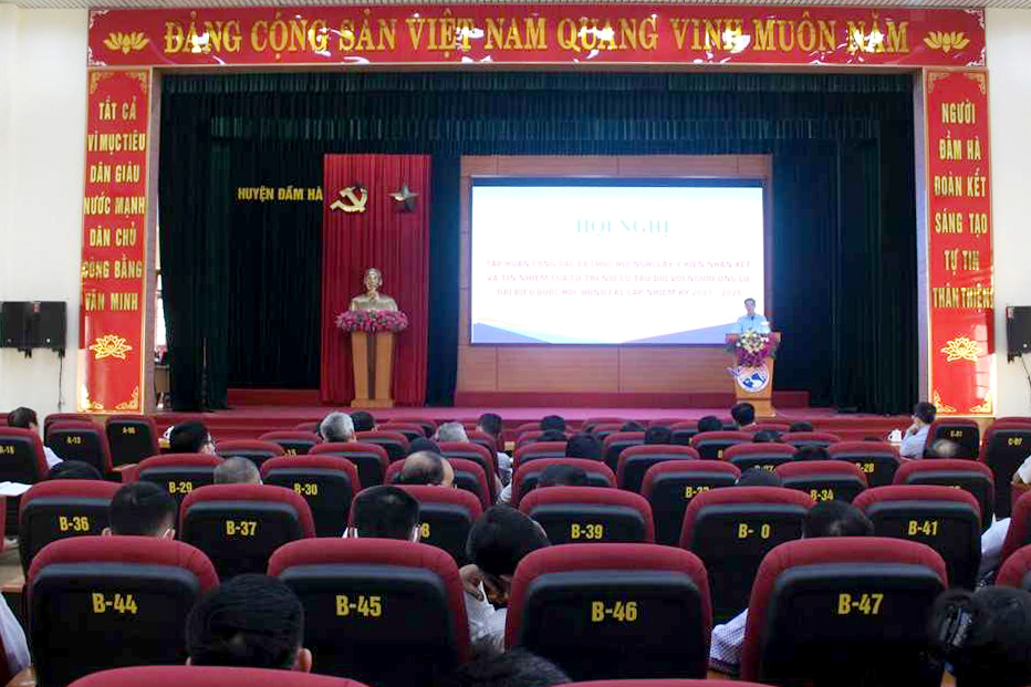 Ủy ban MTTQ huyện Đầm Hà đã tổ chức hội nghị tập huấn công tác tổ chức hội nghị lấy ý kiến nhận xét và tín nhiệm của cử tri nơi cư trú đối với người ứng cử Đại biểu Quốc hội và HĐND các cấp nhiệm kỳ 2021 – 2026.