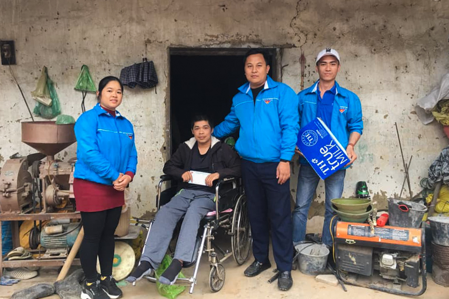 Huyện Đoàn Bình Liêu phối hợp Đoàn Thanh niên Công ty Than Quang Hanh - TKV thăm, tặng quà gia đình có hoàn cảnh khó khăn tại xã Lục Hồn, tháng 12/2020.