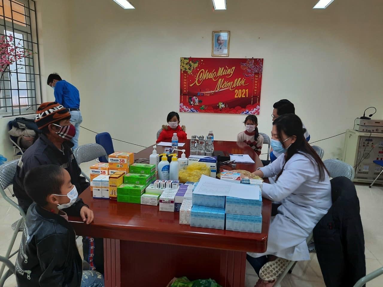 Khám và cấp phát thuốc miễn phí tại Đảo Trần