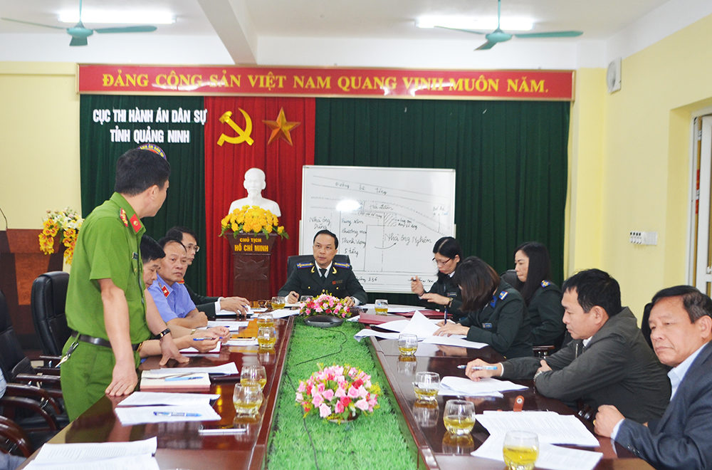 Quang cảnh buổi họp.