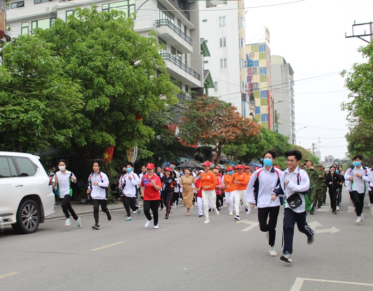  Các xã phường ở Móng Cái huy động đông đảo nhân dân tham gia, tạo nên ngày hội thể thao sôi nổi