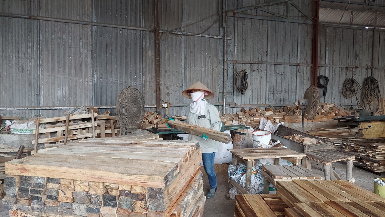 Cơ sở chế biến gỗ của gia đình ông Bùi Văn Tập, phường Phương Đông, TP Uông Bí thuộc diện phải di dời. 