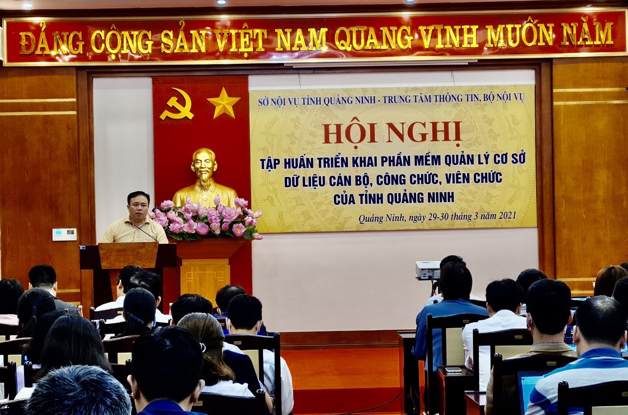 Lãnh đạo Sở Nội Vụ yêu cầu các học viên nghiêm túc học tập 