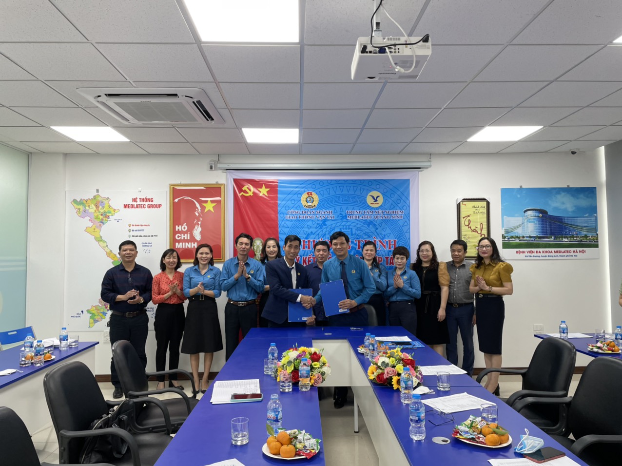 Lãnh đạo Công đoàn ngành Giao thông vận tải và Công ty TNHH Medlatec Quảng Ninh đã ký kết chương trình phúc lợi cho đoàn viên công đoàn. 