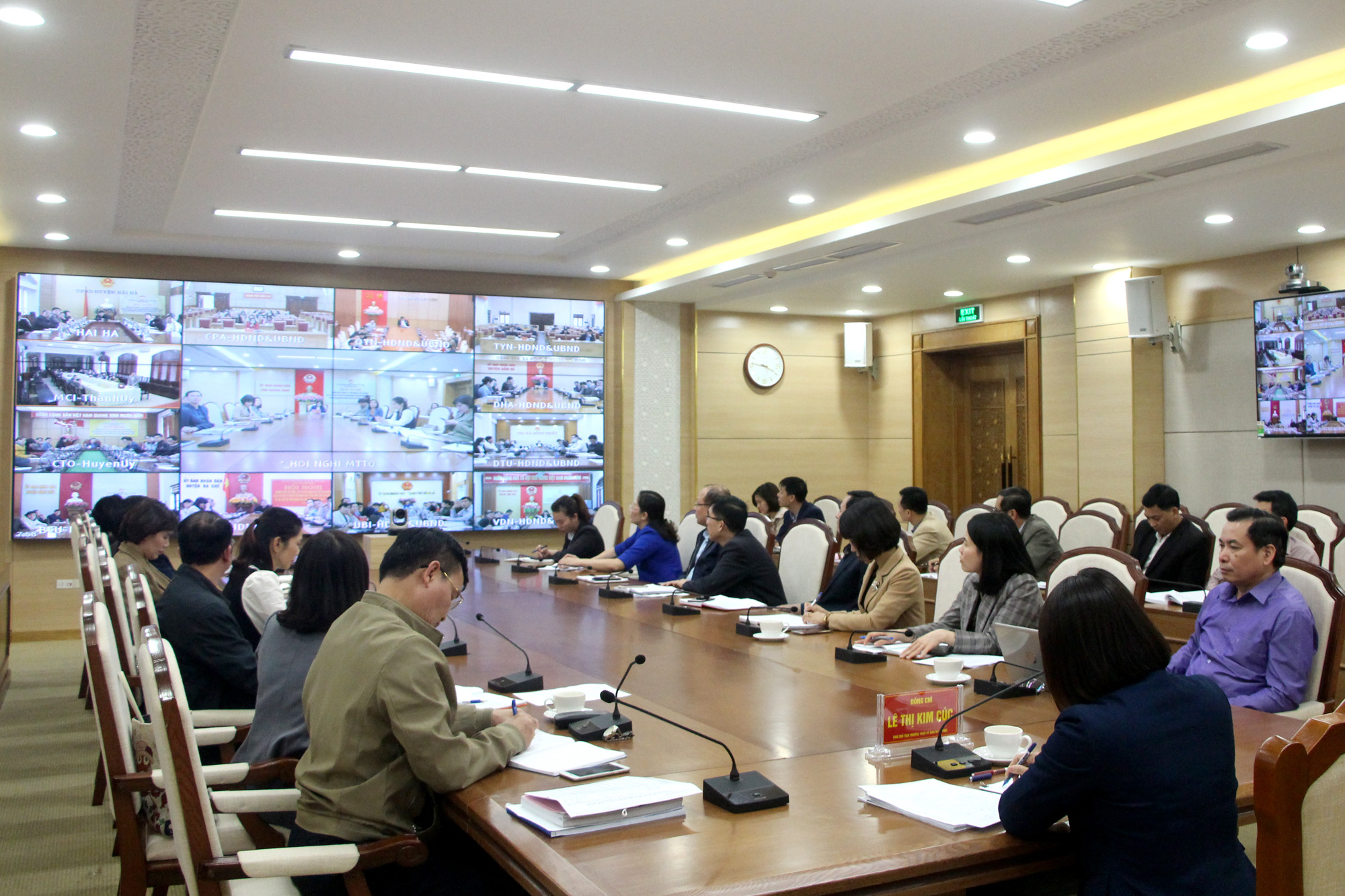 Ủy ban MTTQ Việt Nam tỉnh Quảng Ninh tổ chức hội nghị hướng dẫn tổ chức lấy ý kiến nhận xét và tín nhiệm của cử tri nơi cư trú đối với người ứng cử ĐBQH khóa XV và HĐND các cấp, nhiệm kỳ 2021-2026. Ảnh: Thu Chung. 