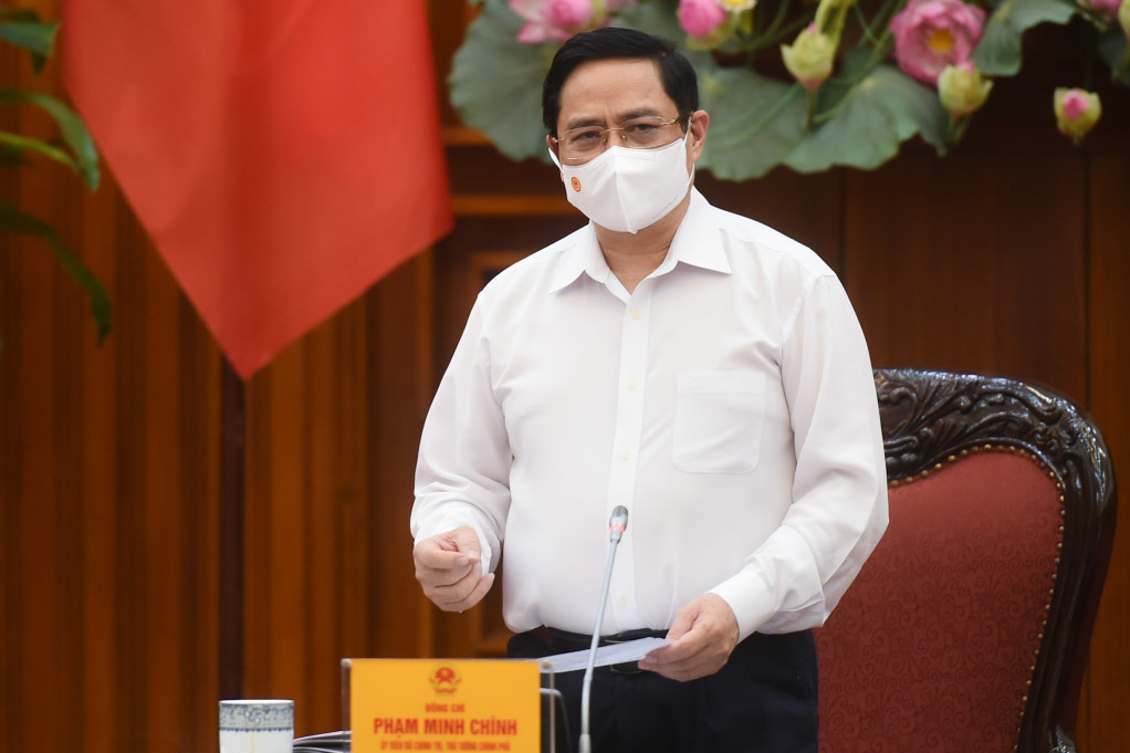 Prime Minister Pham Minh Chinh chairs a meeting on COVID-19 response, April 26, 2021. Photo: VGP