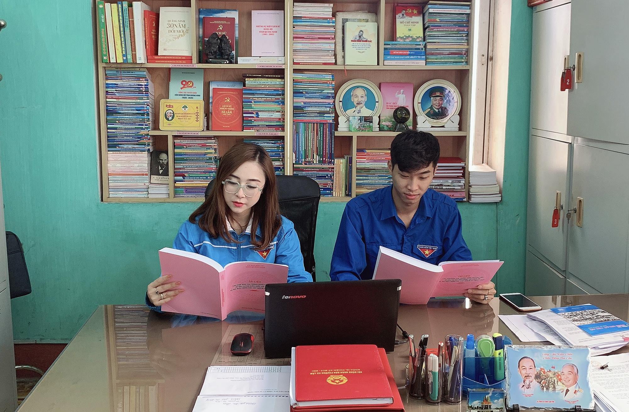 ĐVTN phường Hà Lầm, TP Hạ Long tích cực nghiên cứu, tìm hiểu các nội dung của Luật Bầu cử. 