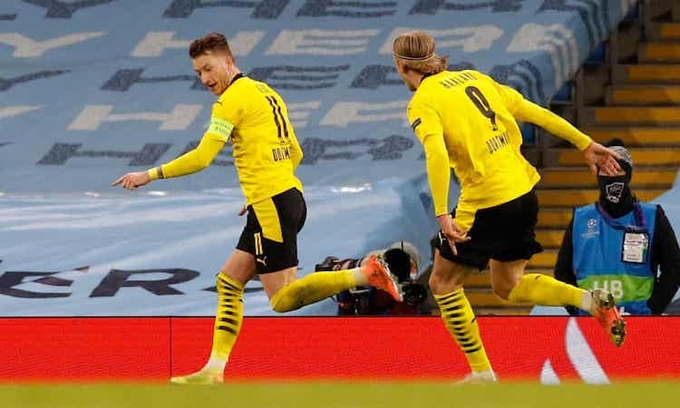 Haaland kiến tạo cho Reus ở bàn gỡ hoà của Dortmund. Ảnh: Reuters.