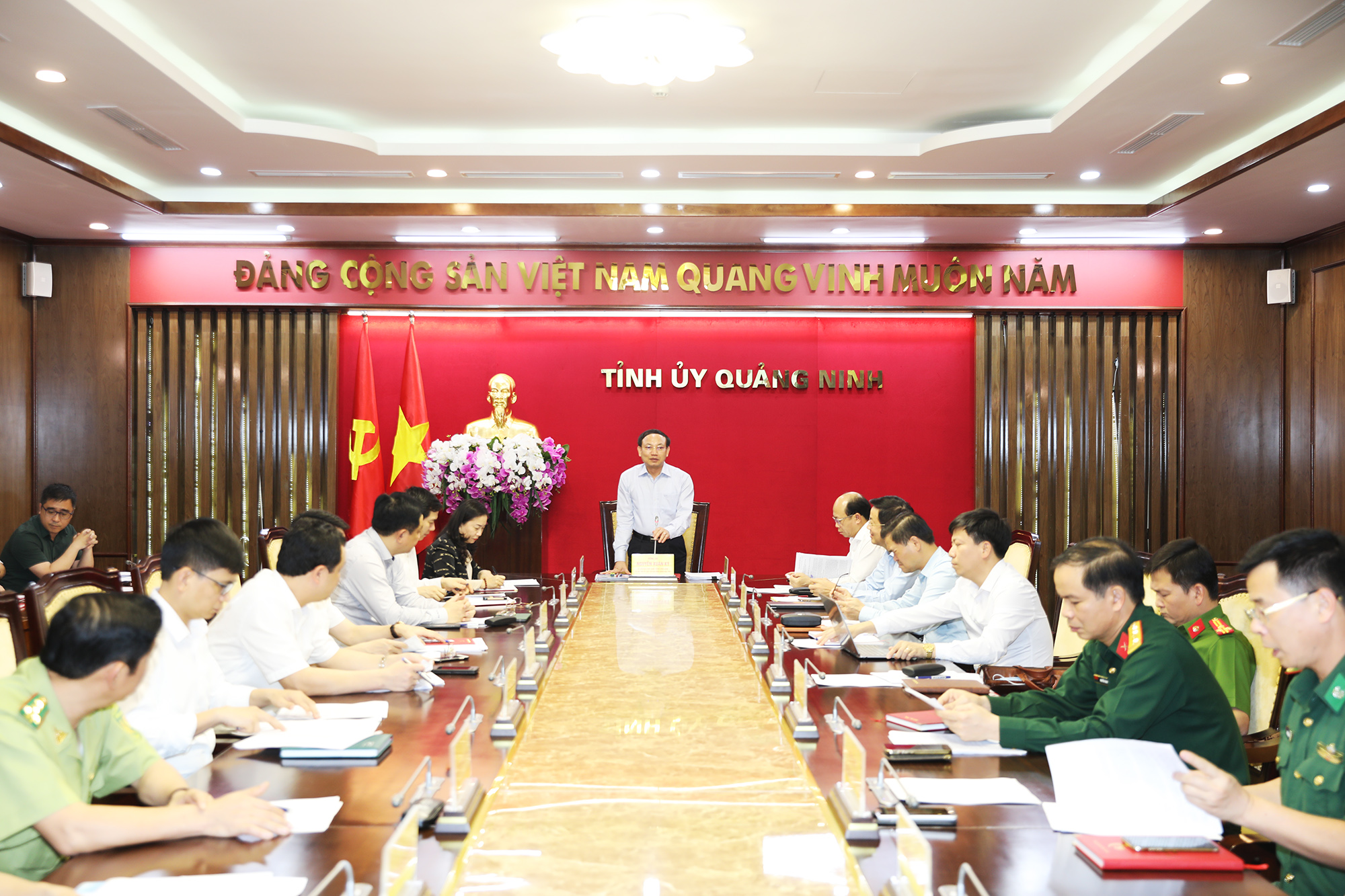 Đồng chí Nguyễn Xuân Ký, Ủy viên TƯ Đảng, Bí thư Tỉnh ủy, Chủ tịch HĐND tỉnh chủ trì 
