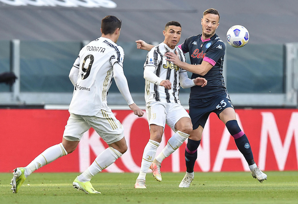 Ronaldo toả sáng, mang lại lợi thế sớm cho Juventus. Ảnh: ANSA