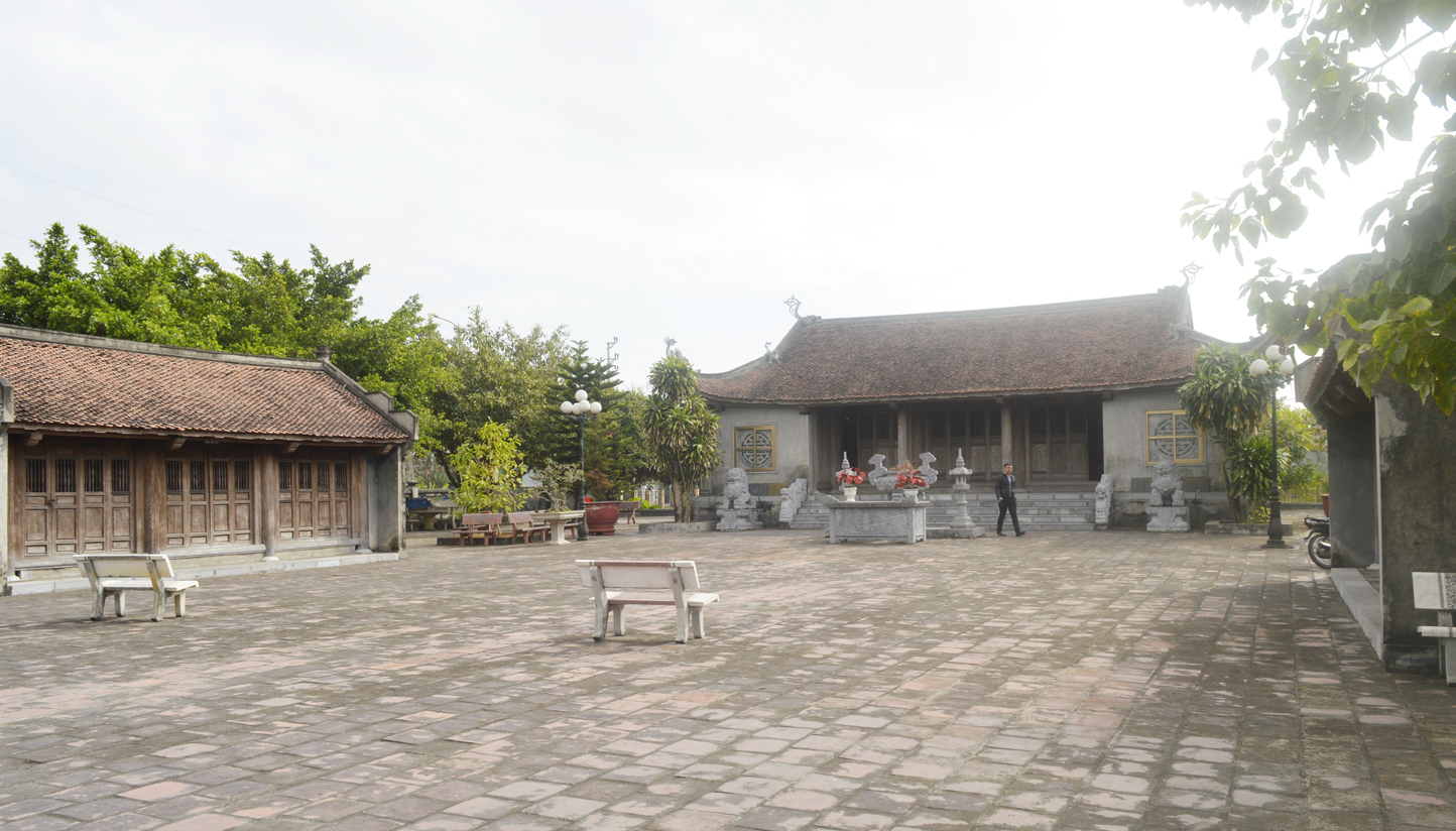 Đình Đền Công: là nơi thờ những người đã hy sinh trong trận chiến trên sông Bạch Đằng năm 1288. 