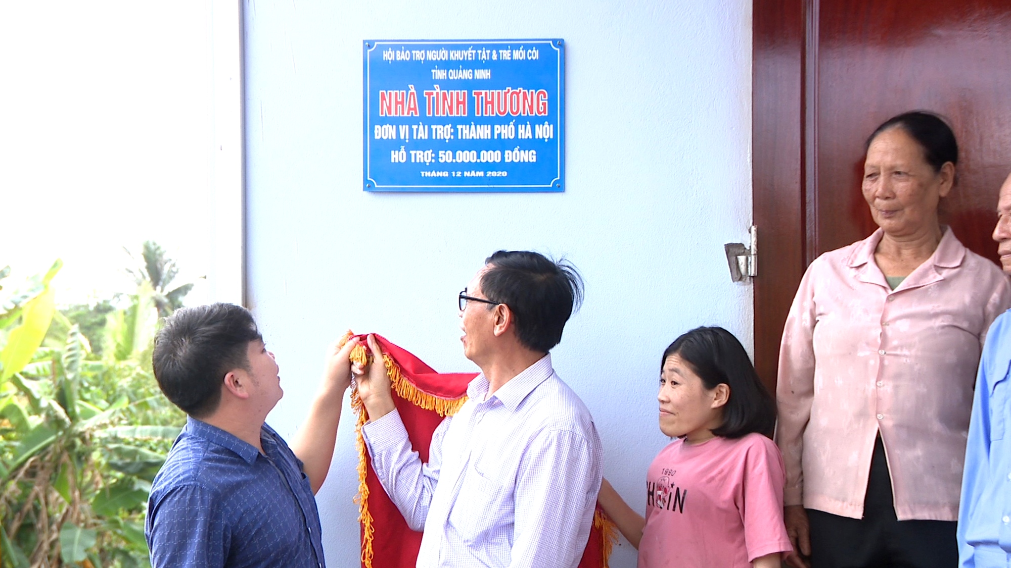 Hỗ trợ nhà tình thương cho hộ gia đình chị Hoàng Thị Quyên (NKT nghèo) tại TX Quảng Yên.