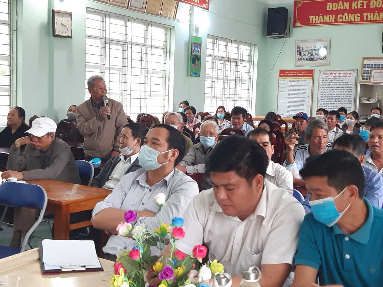 Hội viên nông dân - cử tri xã Hạ Long, huyện Vân Đồn phát biểu tại hội nghị lấy ý kiến nhận xét và tín nhiệm của cử tri nơi cư trú đối với những người ứng cử đại biểu HĐND các cấp nhiệm kỳ 2021-2026.