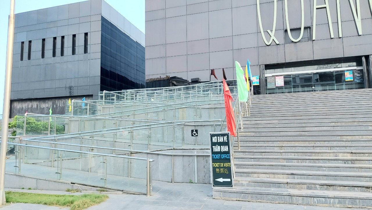 Đường tiếp cận cho NKT tại Bảo tàng tỉnh.