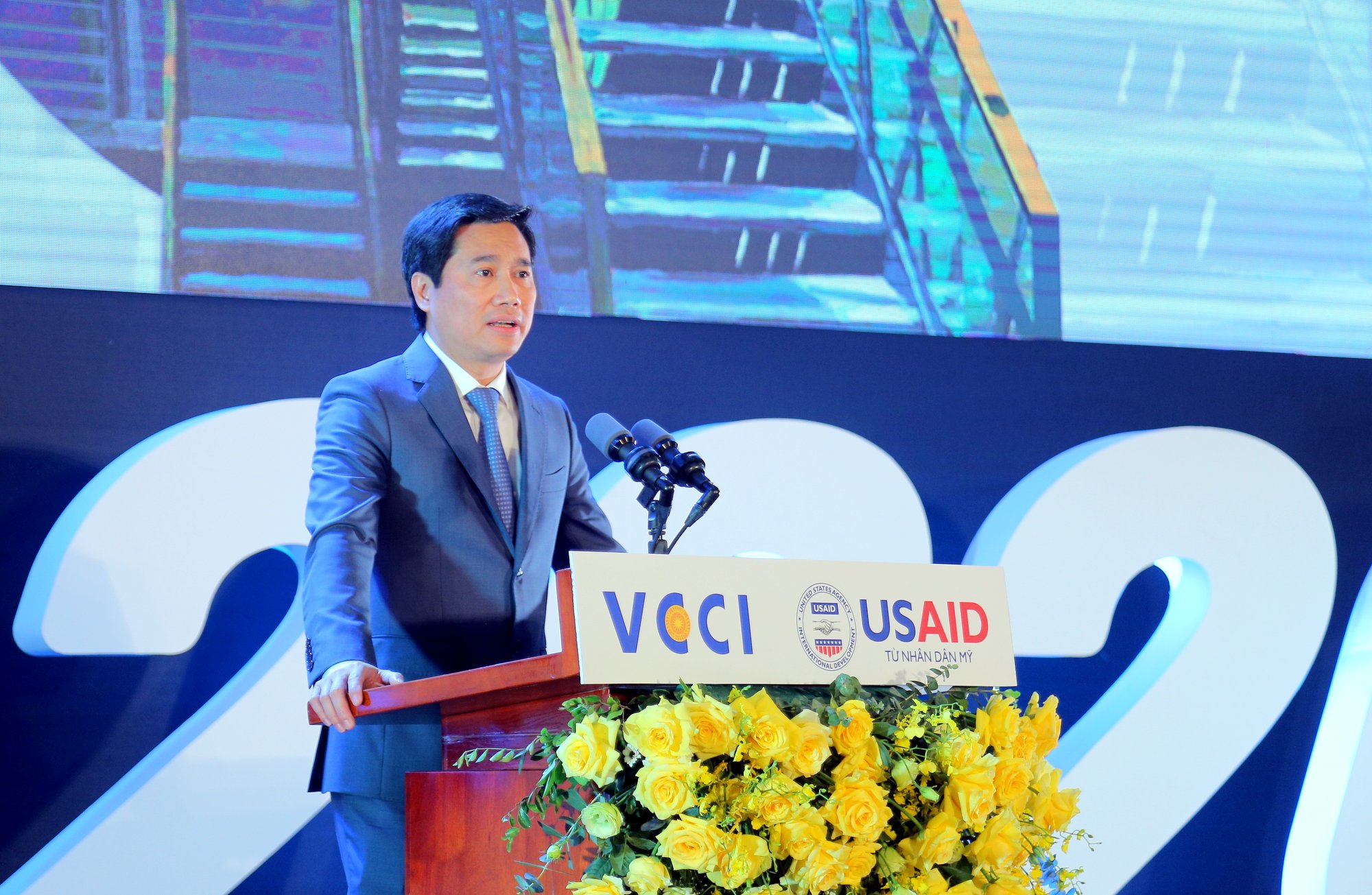 Đồng chí Nguyễn Tường Văn, Phó Bí thư Tỉnh uỷ, Chủ tịch UBND tỉnh phát biểu tại buổi lễ.