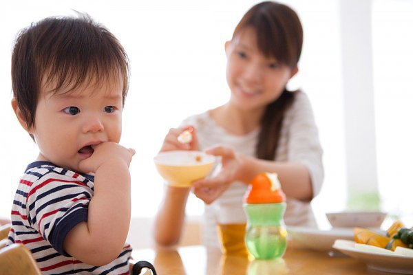 Trẻ biếng ăn phần lớn do chăm sóc không đúng cách
