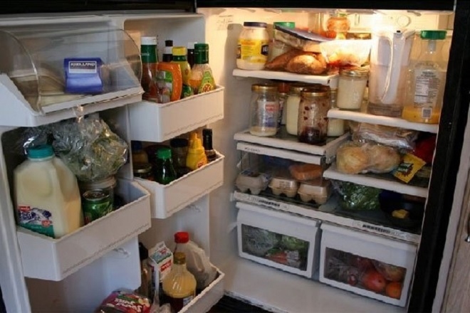 Chất quá nhiều thực phẩm là một trong những sai lầm khi dùng tủ lạnh.